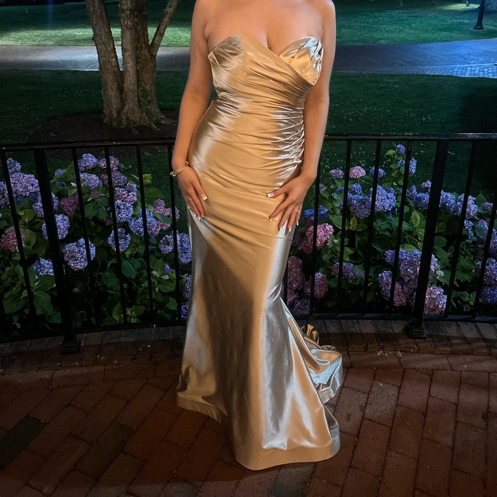 Elegant Strapless Satin Evening Gown in Gold - Picture 3 of 3